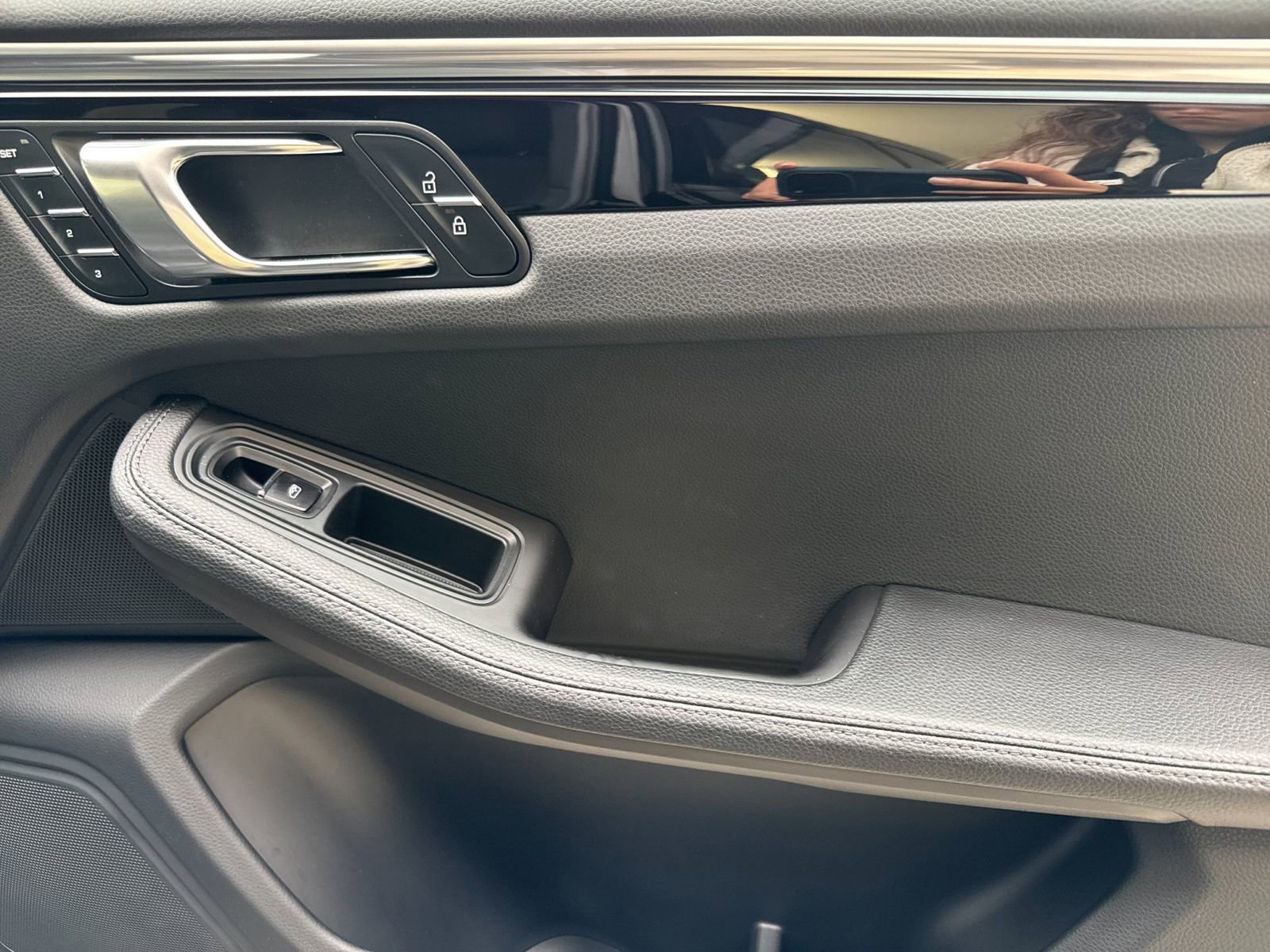 Certified 2023 Porsche Macan image 18