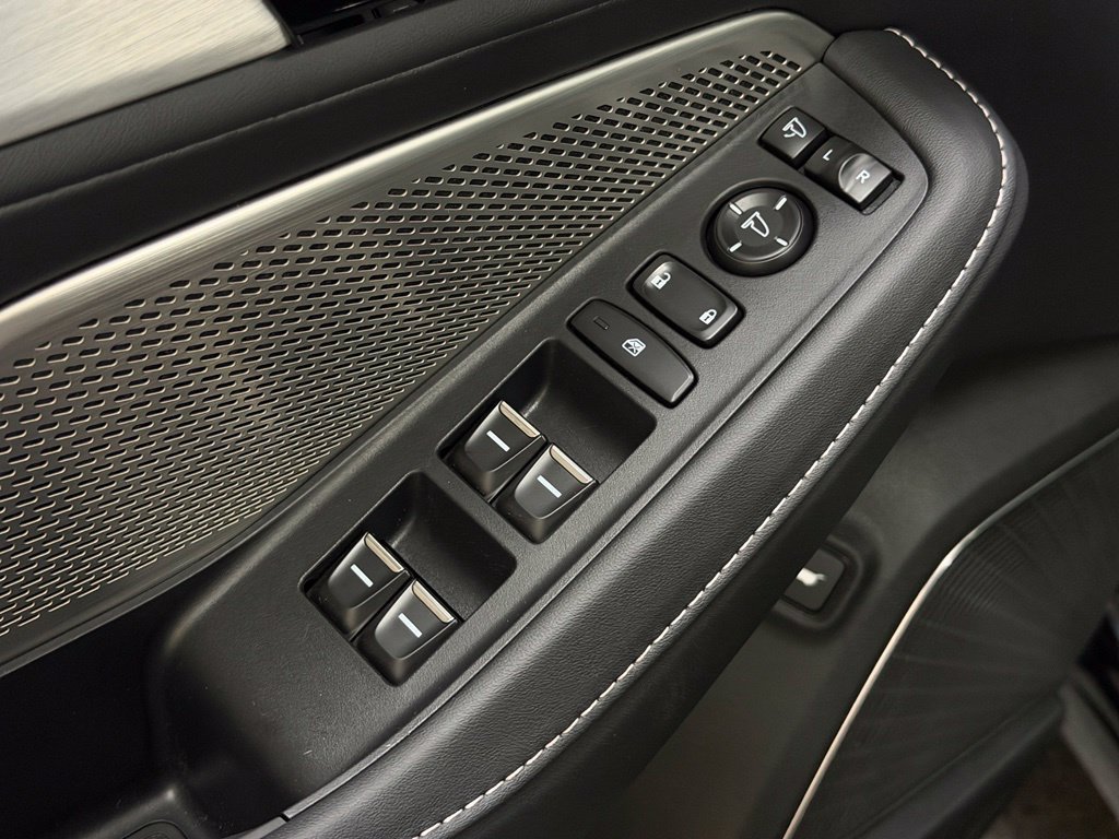 Used 2023 Acura MDX w/ Technology Package AWD/4WD image 13