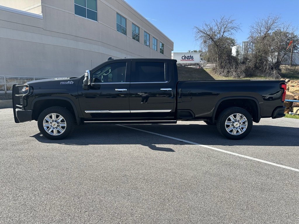 Used 2025 Chevrolet Silverado 2500 High Country w/ Technology Package image 2