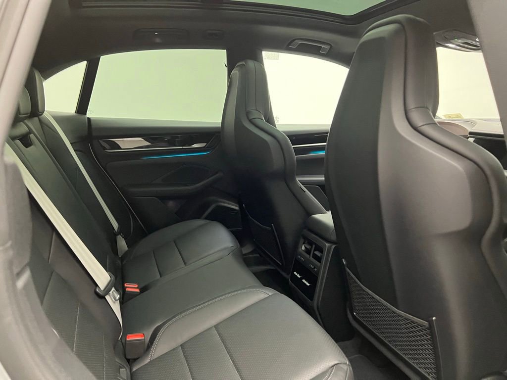 Used 2025 Porsche Macan Electric image 16