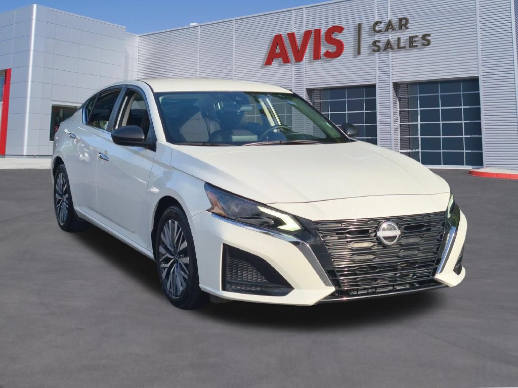 Used 2025 Nissan Altima 2.5 SV FWD image 3