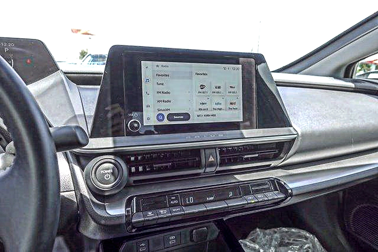 Used 2024 Toyota Prius LE FWD image 18