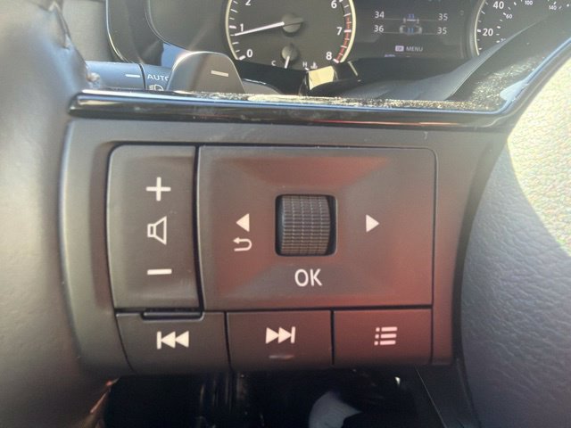 Used 2025 Nissan Pathfinder SL AWD/4WD image 25