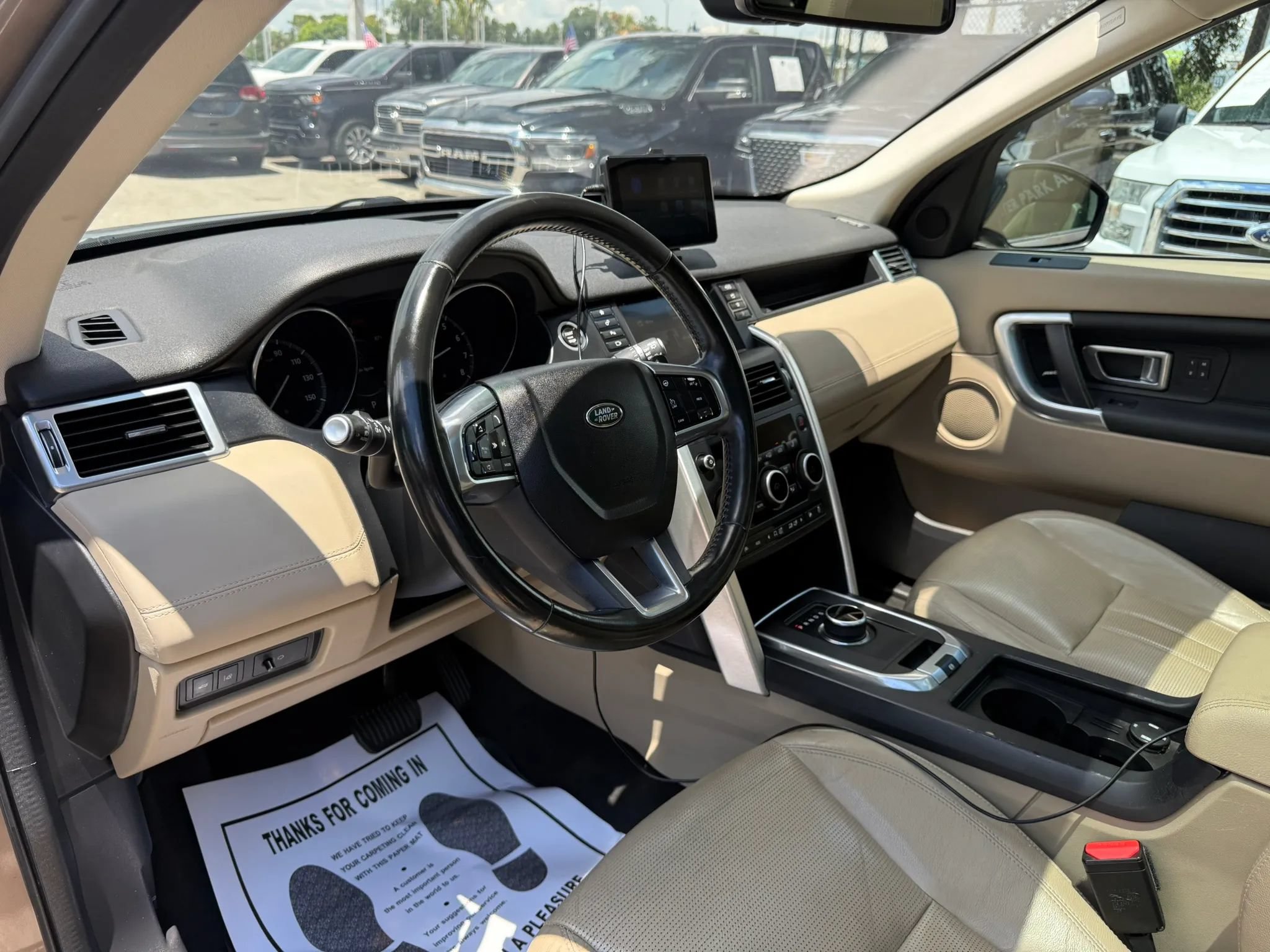 Used 2017 Land Rover Discovery Sport HSE AWD/4WD image 12