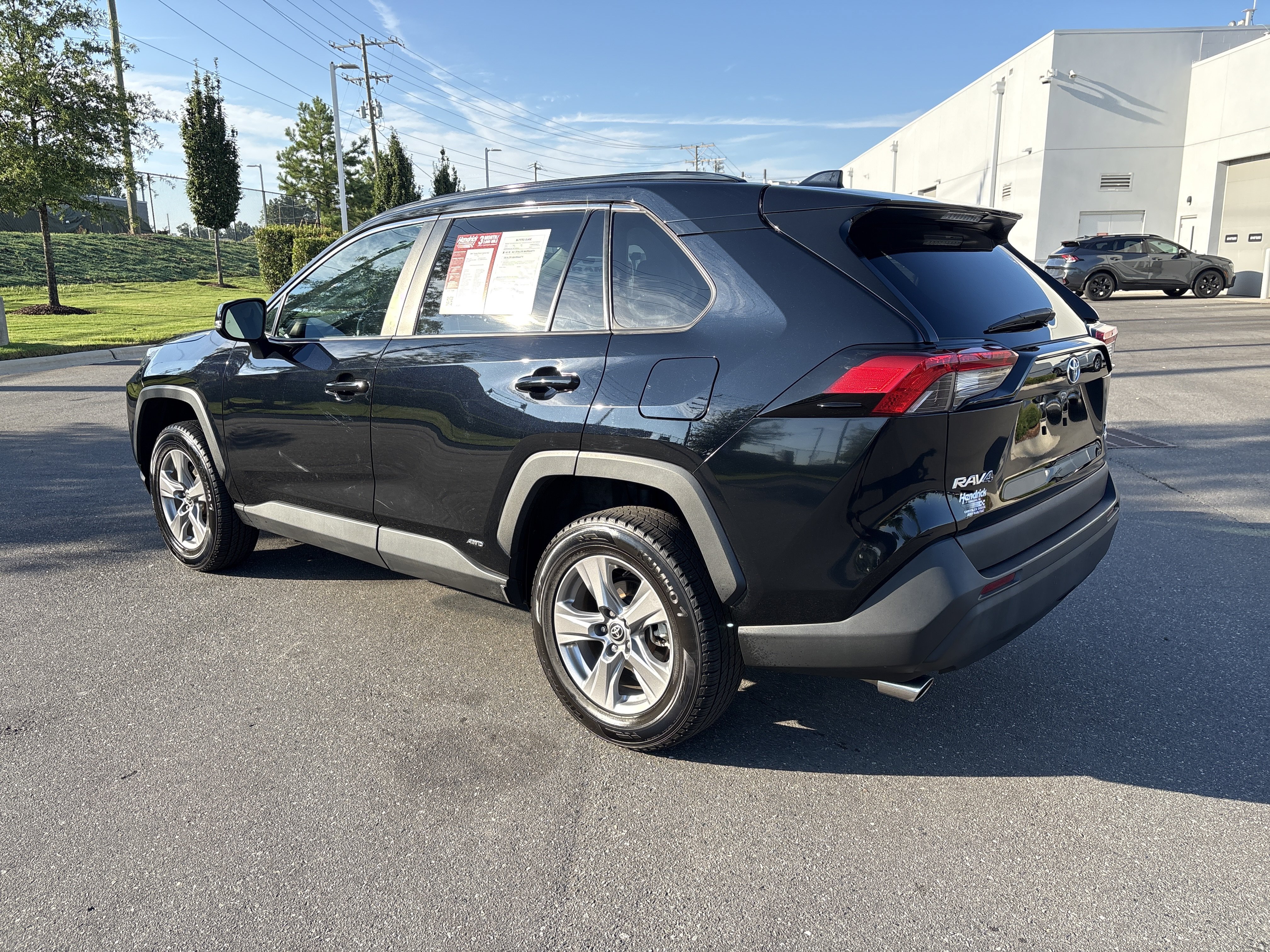 Used 2023 Toyota RAV4 XLE AWD/4WD image 7