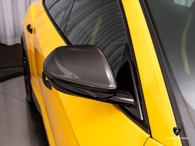 Used 2024 Lamborghini Urus Performante AWD/4WD image 3