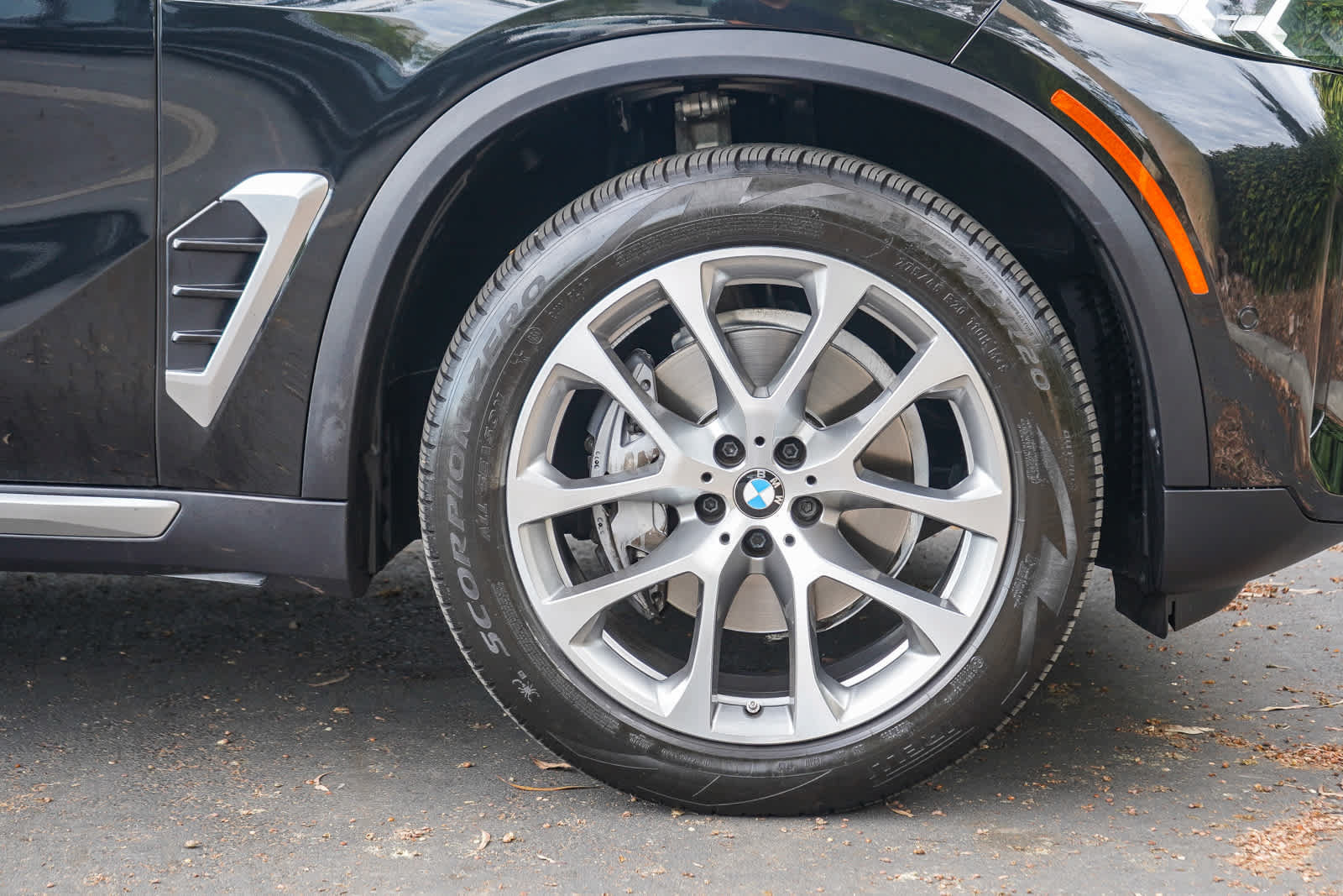 Used 2024 BMW X5 sDrive40i w/ Parking Assistance Package RWD image 9