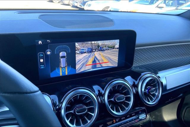 Used 2025 Mercedes-Benz GLB 250 4MATIC image 23