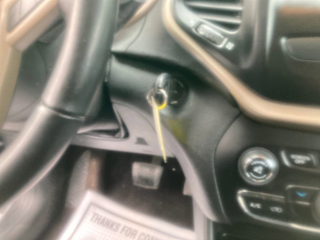 Used 2017 Jeep Cherokee Latitude image 21