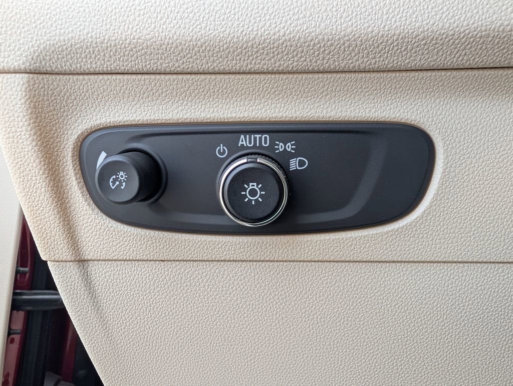 Used 2021 Buick Envision Preferred AWD/4WD image 31