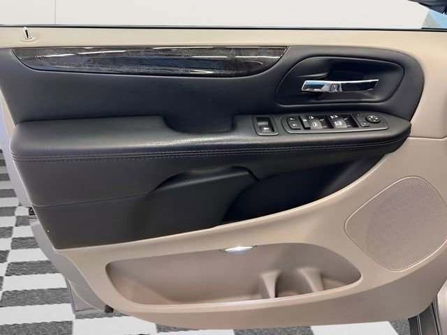Used 2018 Dodge Grand Caravan SE w/ UConnect Hands-Free Group FWD image 14