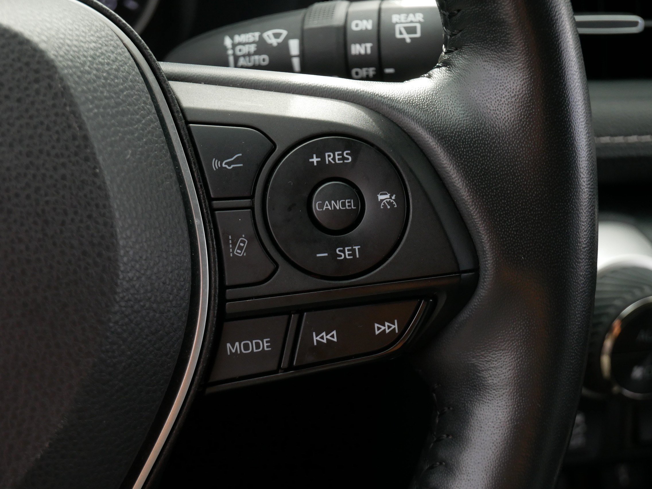 Used 2022 Toyota RAV4 XLE Premium AWD/4WD image 25