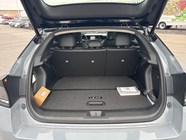 New 2026 Nissan Leaf Platinum+ w/ Cargo Package (Platinum+) FWD image 7
