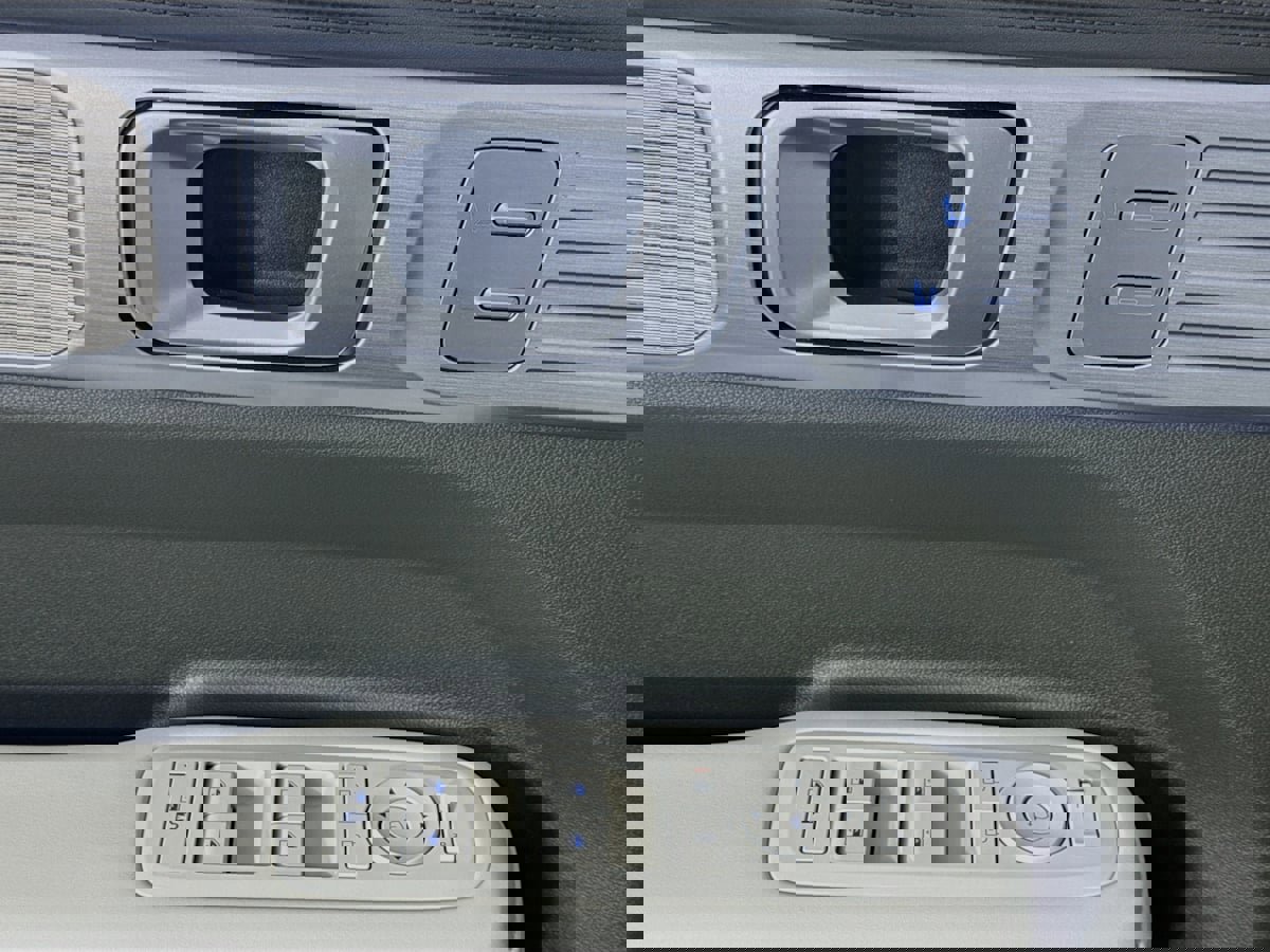 Used 2024 Hyundai Santa Fe Calligraphy image 23