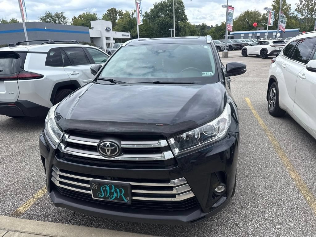 Used 2019 Toyota Highlander Limited Platinum AWD/4WD image 2