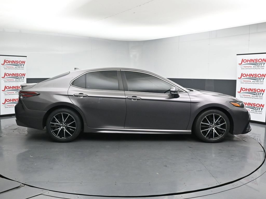 Used 2022 Toyota Camry SE FWD image 9