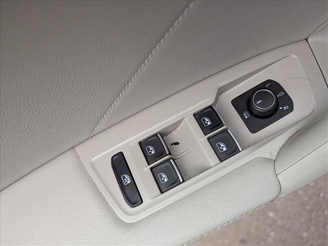 Certified 2023 Volkswagen Tiguan SE w/ Panoramic Sunroof Package FWD image 31