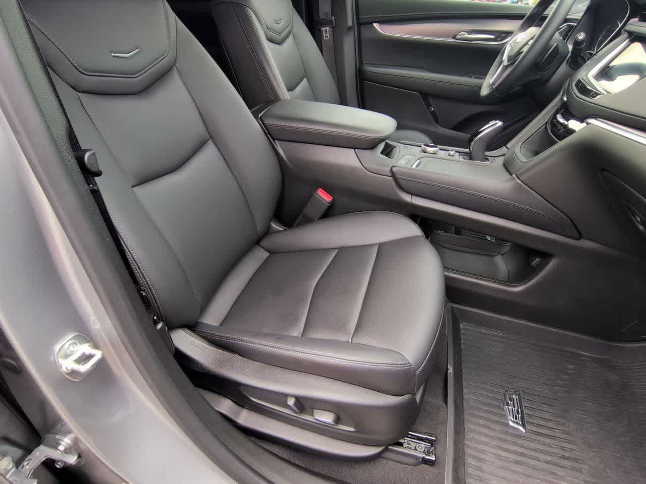 Used 2025 Cadillac XT5 Luxury w/ LPO, Floor Liner Package AWD/4WD image 21