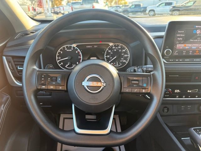 Used 2024 Nissan Rogue SV image 11