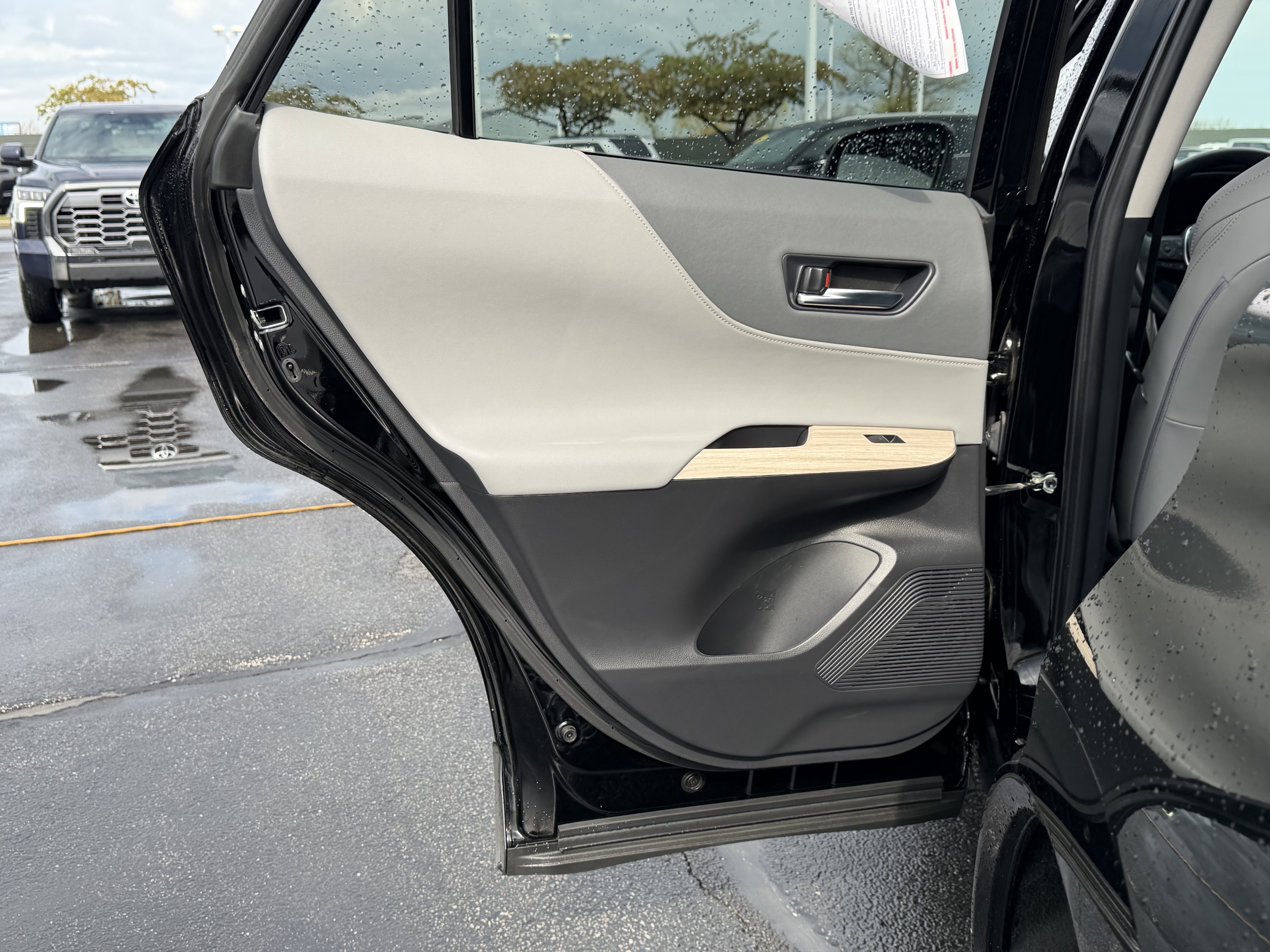 Certified 2024 Toyota Venza XLE image 19