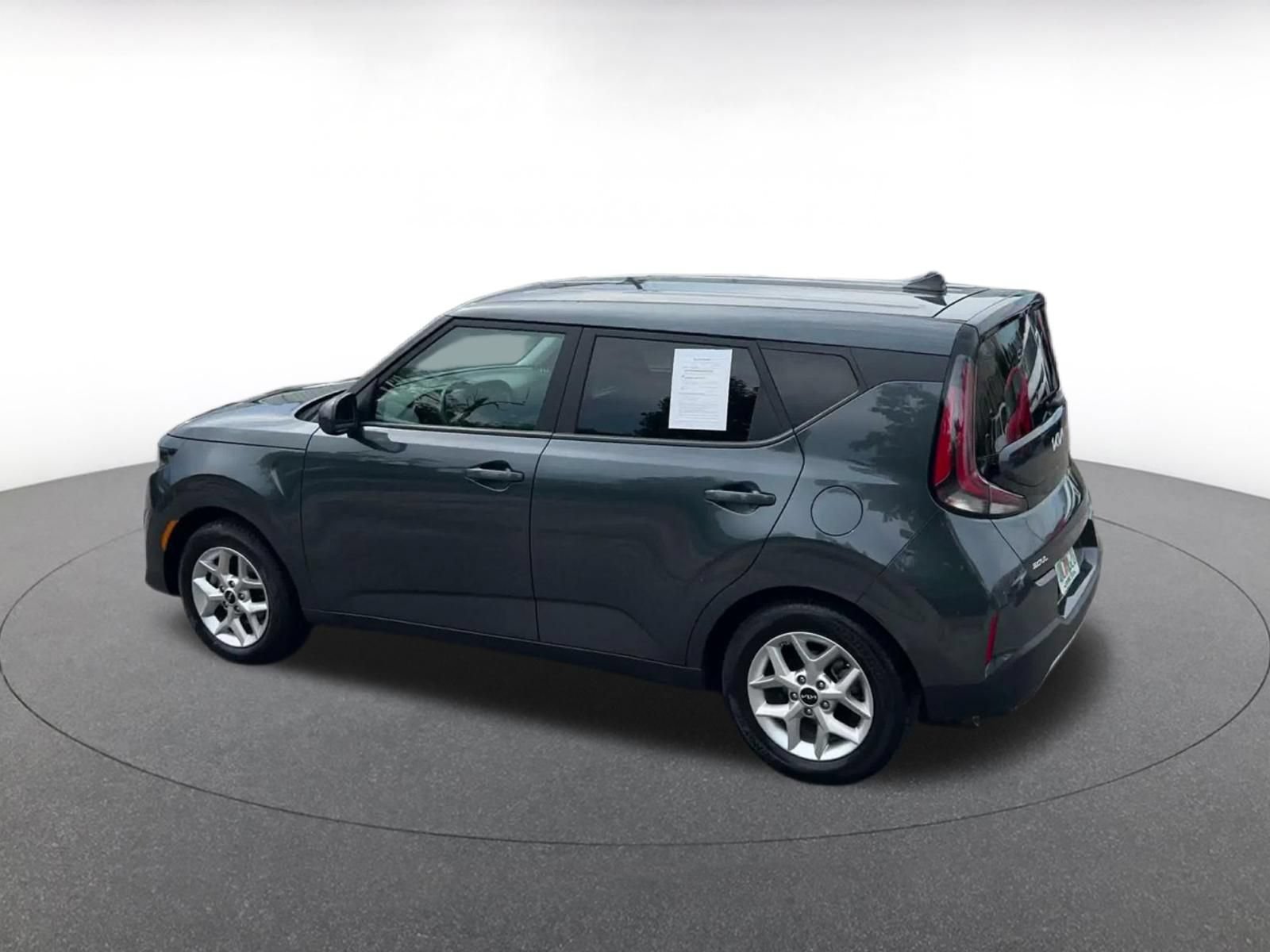 Used 2025 Kia Soul LX w/ LX Technology Package FWD image 9