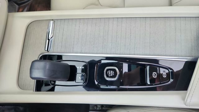 Used 2023 Volvo XC60 B5 Plus w/ Climate Package image 46
