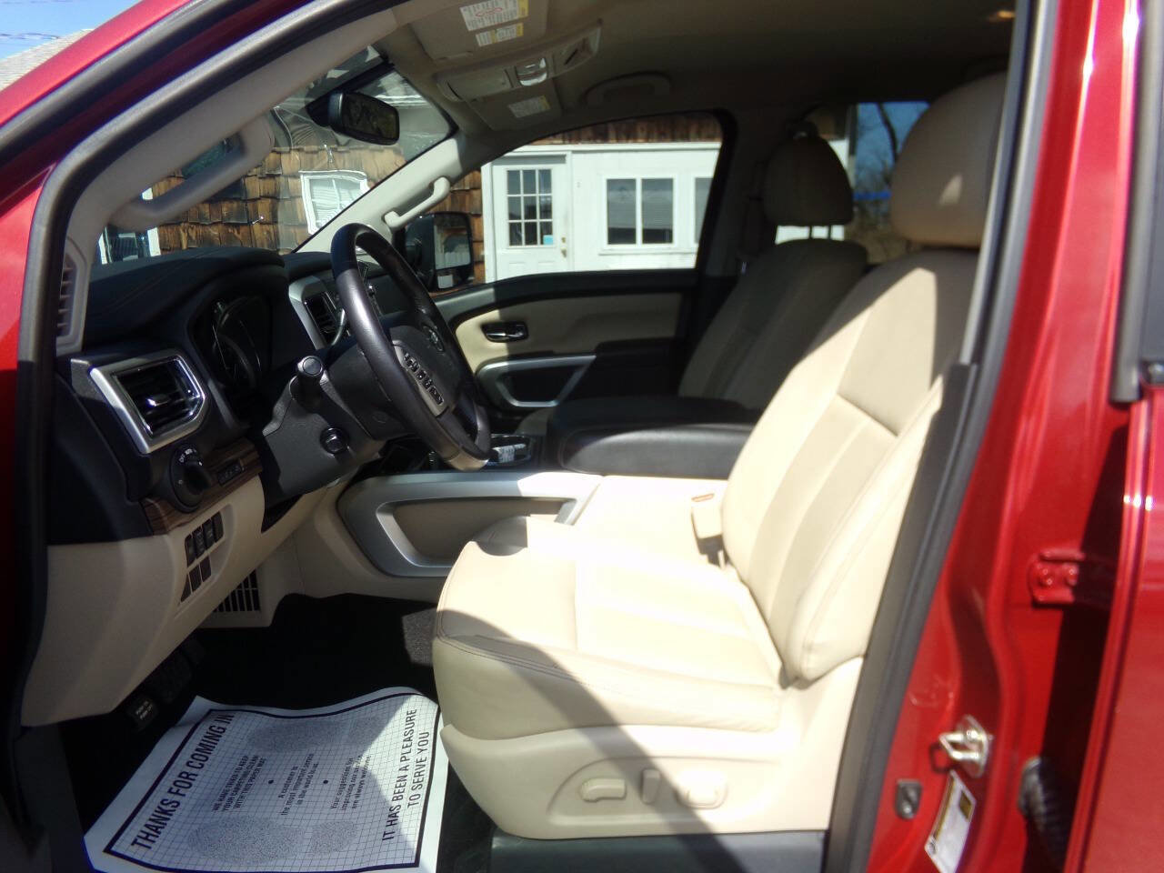 Used 2019 Nissan Titan SL image 28