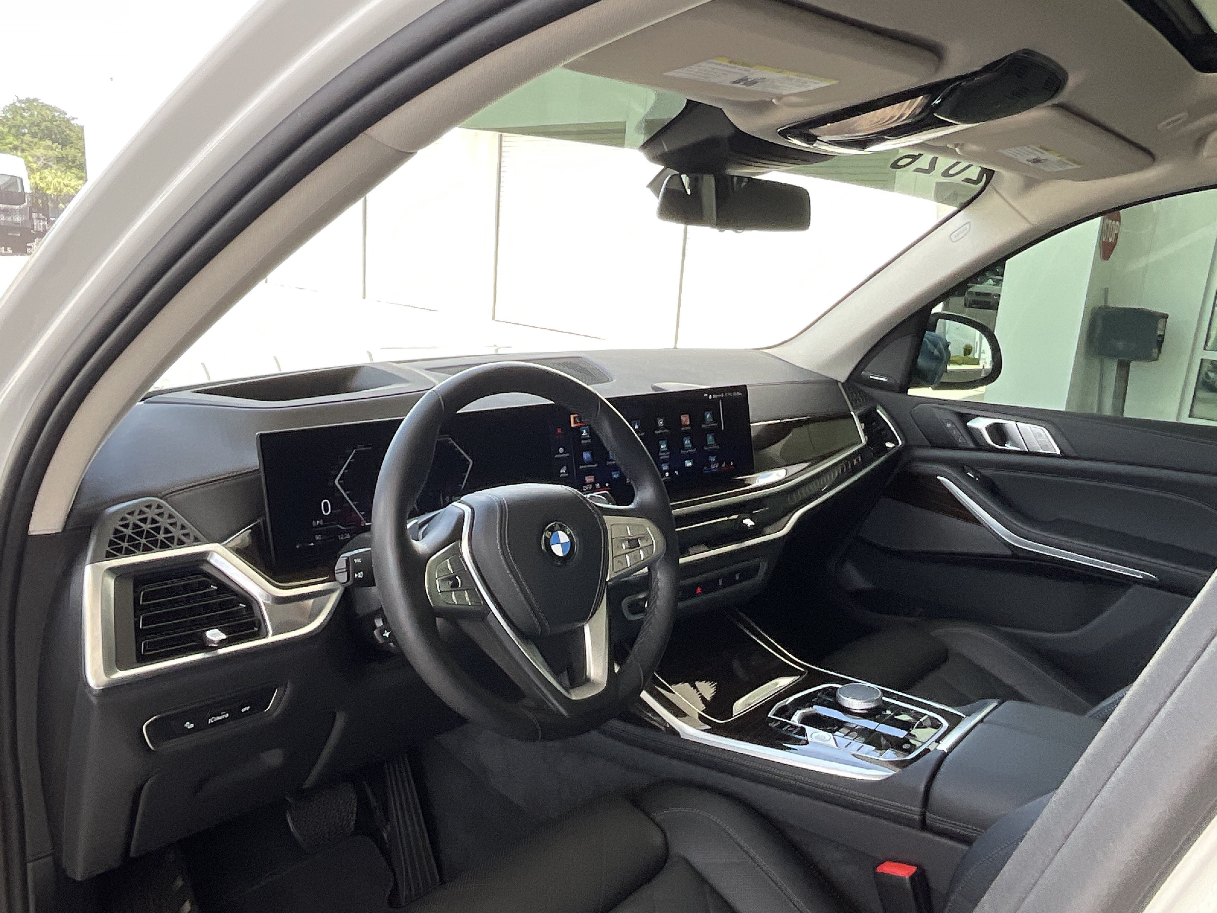 Used 2026 BMW X7 xDrive40i w/ Premium Package AWD/4WD image 9