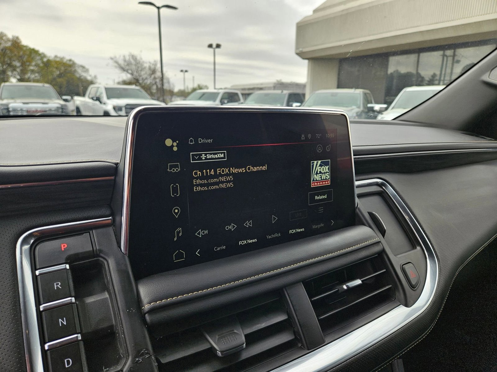 Used 2024 GMC Yukon SLT image 17