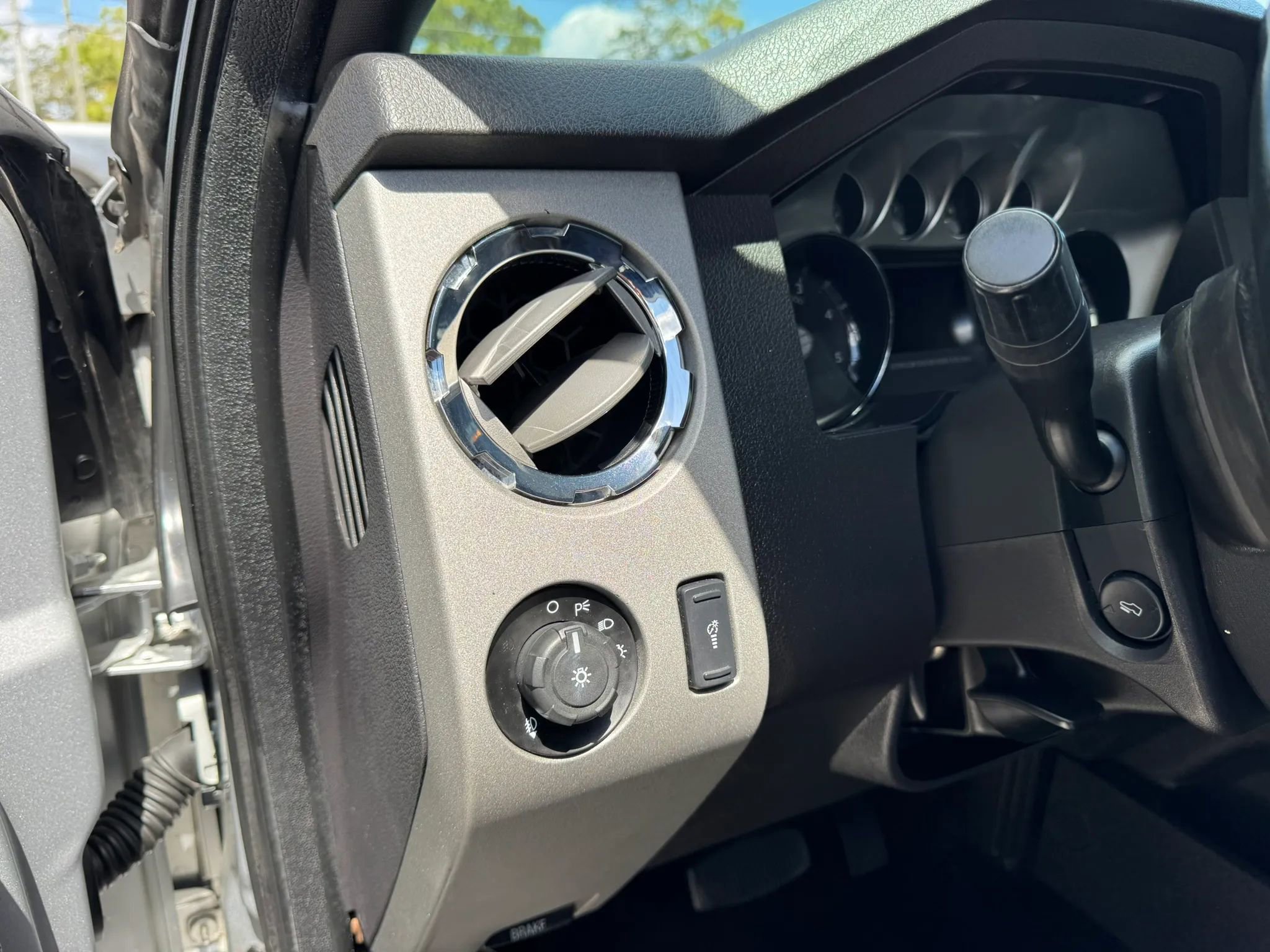 Used 2015 Ford F350 Lariat w/ Chrome Package image 13