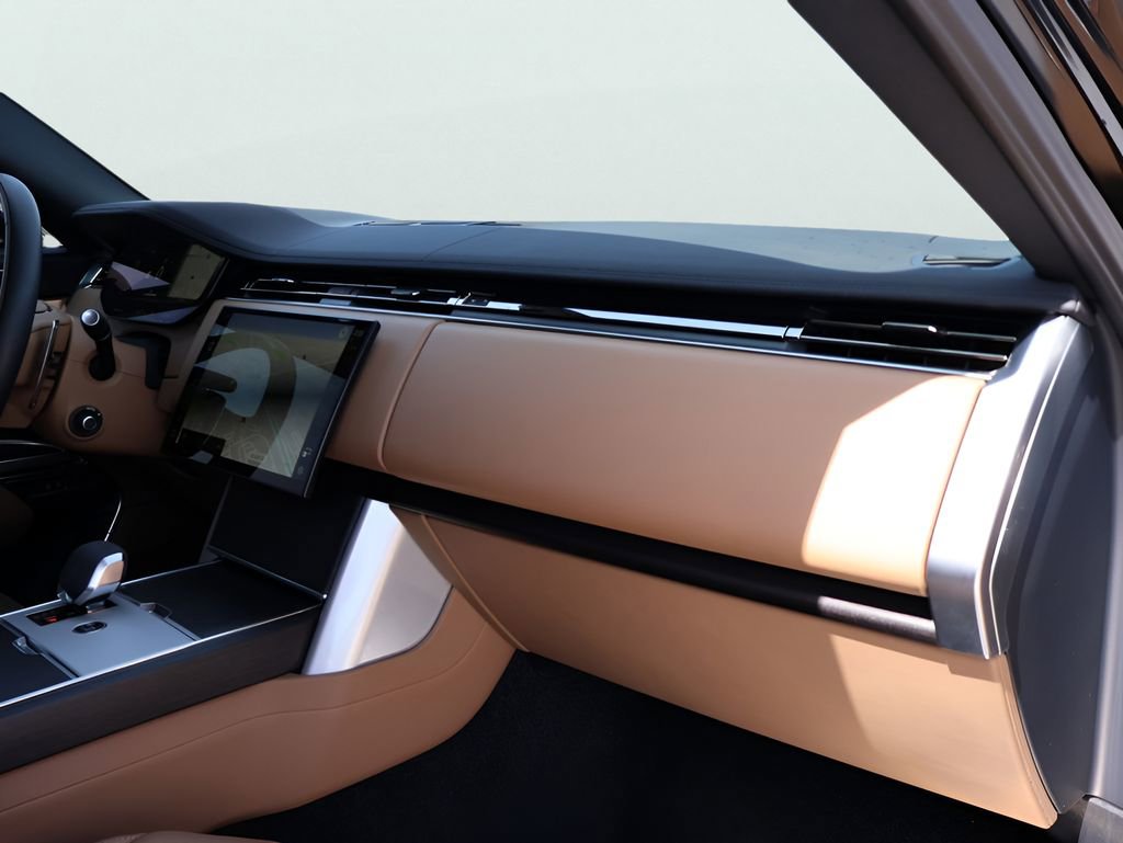 Certified 2024 Land Rover Range Rover SE AWD/4WD image 9