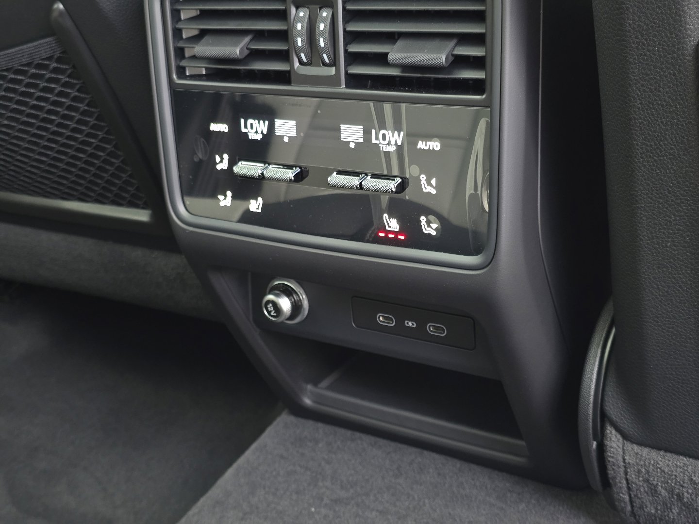 Used 2026 Porsche Cayenne Coupe image 39