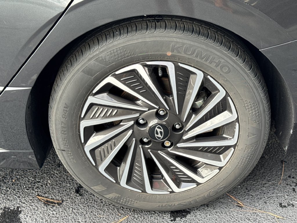 Used 2025 Hyundai Sonata Limited FWD image 19