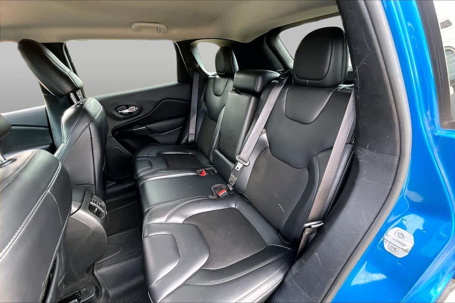 Used 2021 Jeep Cherokee Latitude Plus FWD image 25