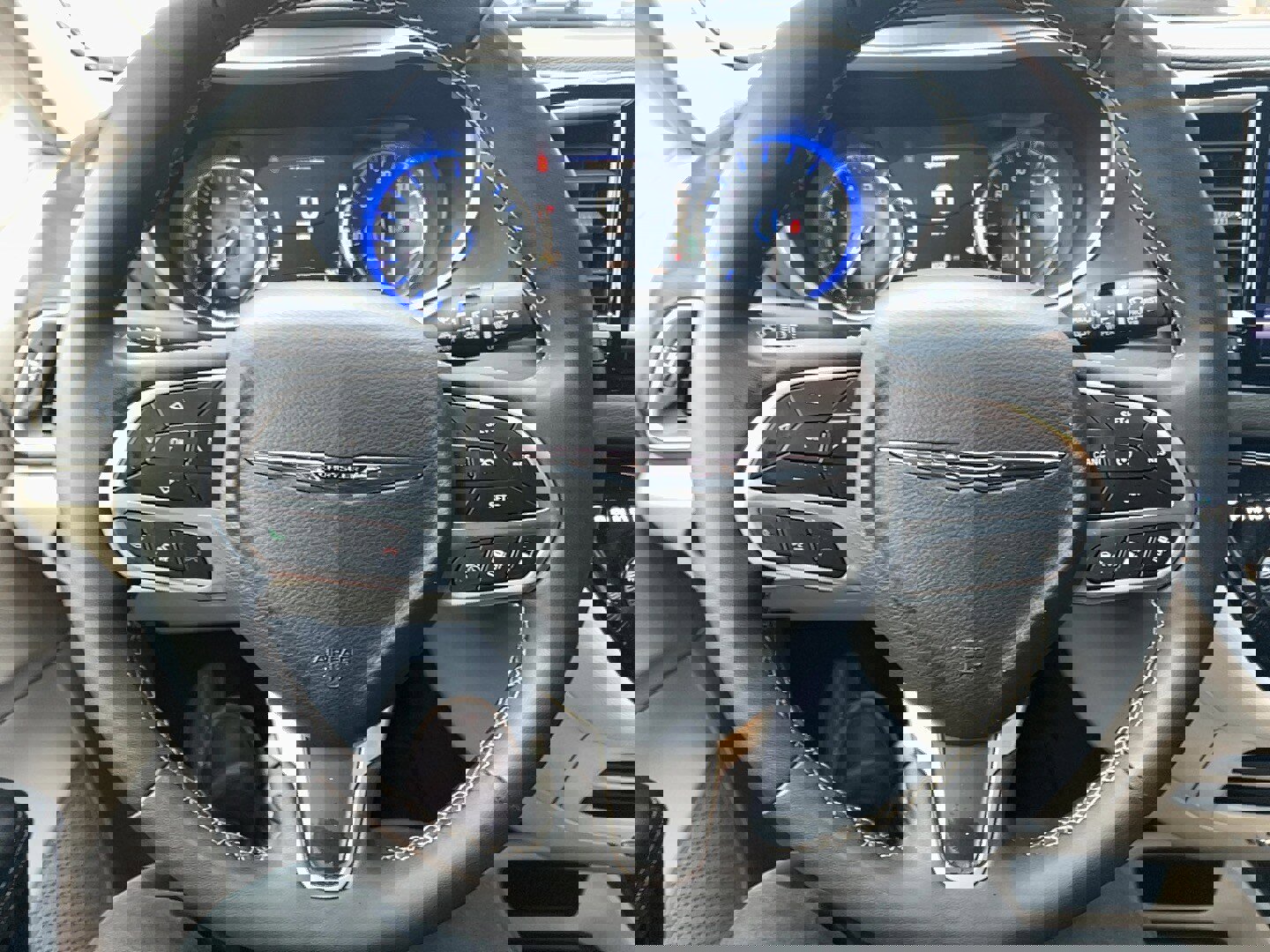 Used 2022 Chrysler Pacifica Touring-L image 25