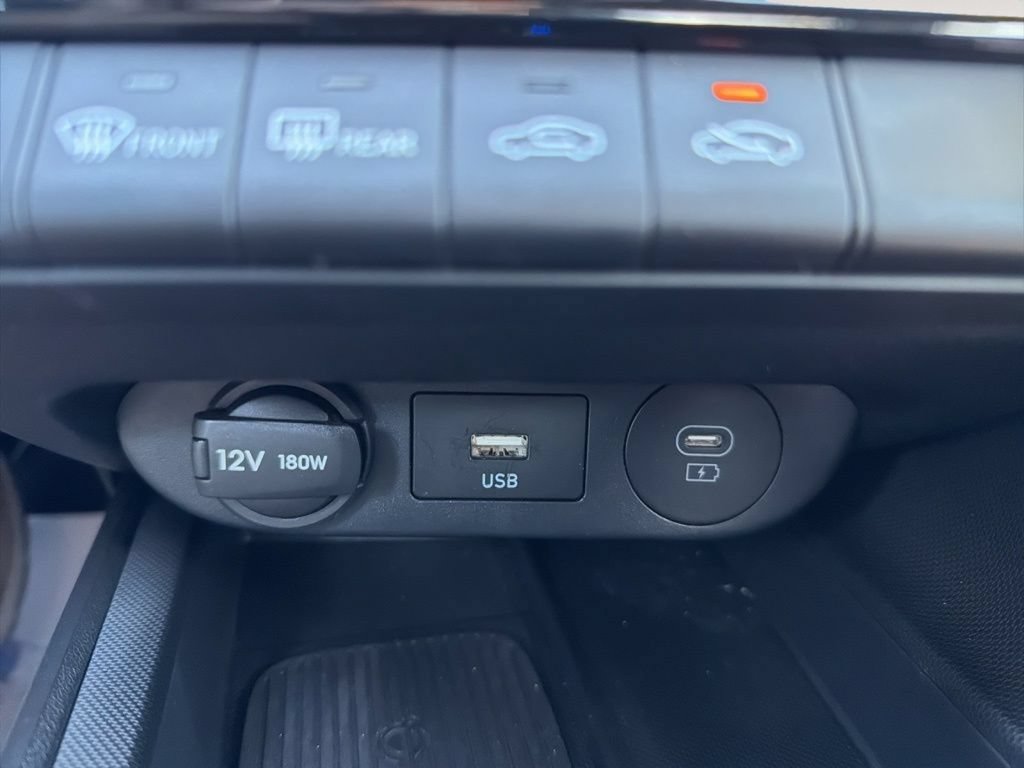 Certified 2025 Hyundai Elantra SEL FWD image 24