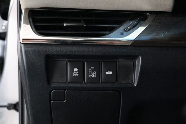 Used 2016 Toyota Avalon XLE Premium w/ Protection Package FWD image 19