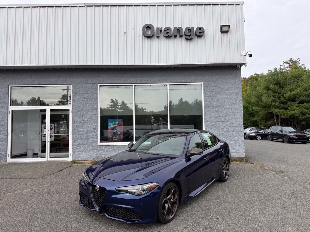 Used 2019 Alfa Romeo Giulia Ti AWD/4WD image 2