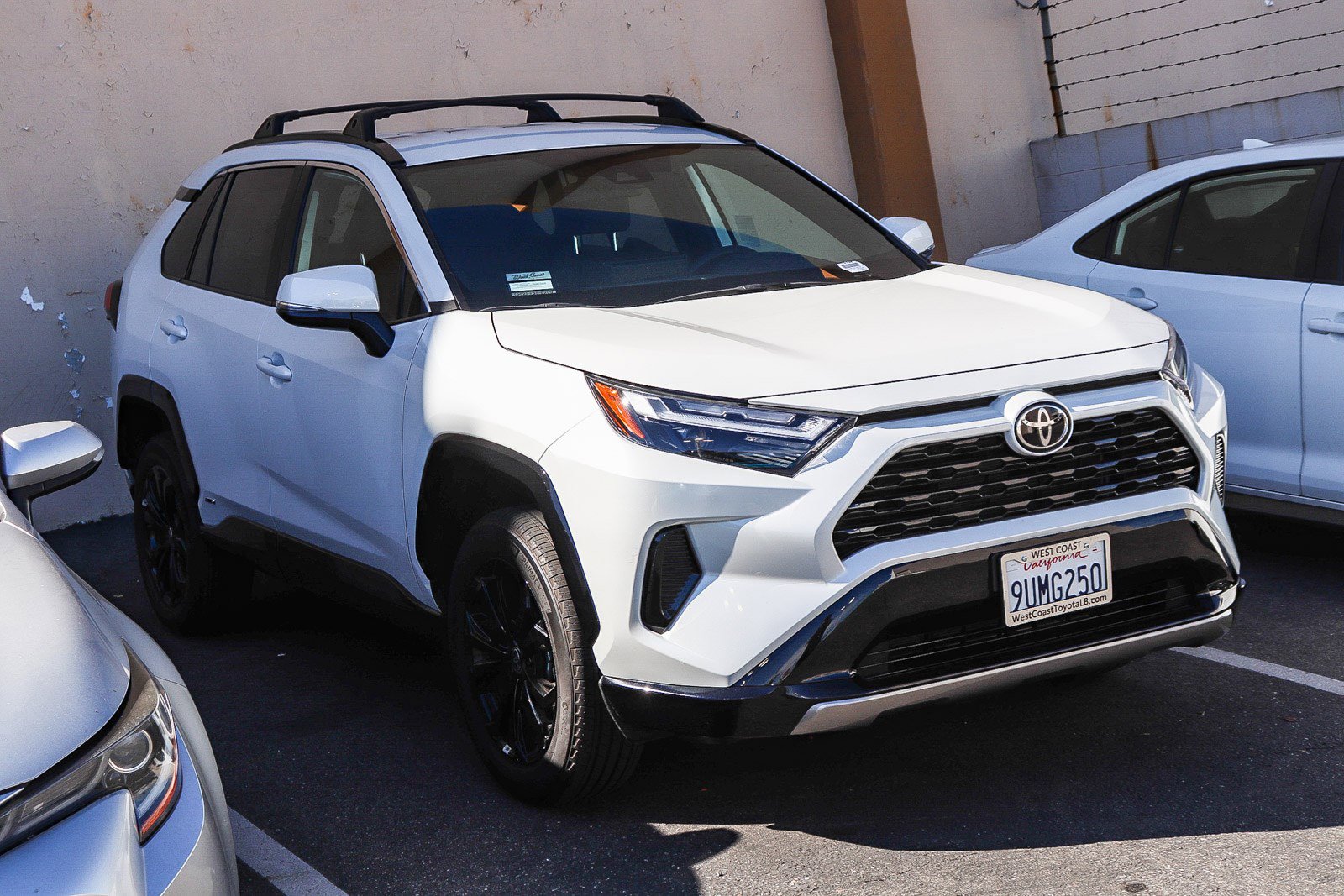 Used 2025 Toyota RAV4 SE image 3