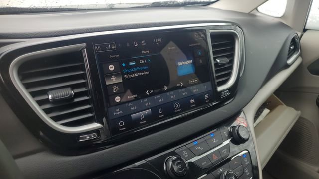 Certified 2024 Chrysler Pacifica Touring-L image 13