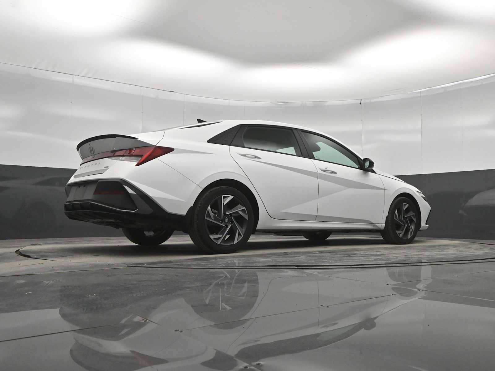 Used 2025 Hyundai Elantra SEL FWD image 37