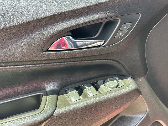 Used 2020 Chevrolet Equinox LT w/ LPO, Floor Liner Package FWD image 18
