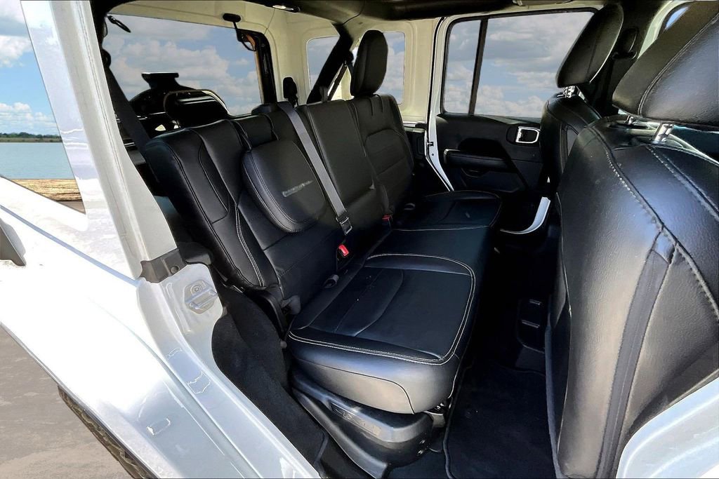 Used 2022 Jeep Wrangler Unlimited Sahara image 27