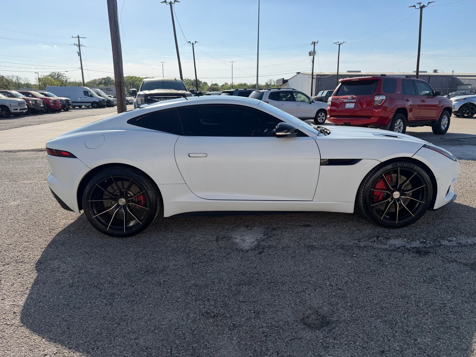Used 2018 Jaguar F-TYPE R image 8