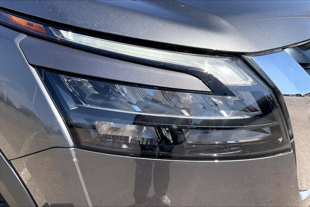 Used 2025 Nissan Pathfinder SV AWD/4WD image 29