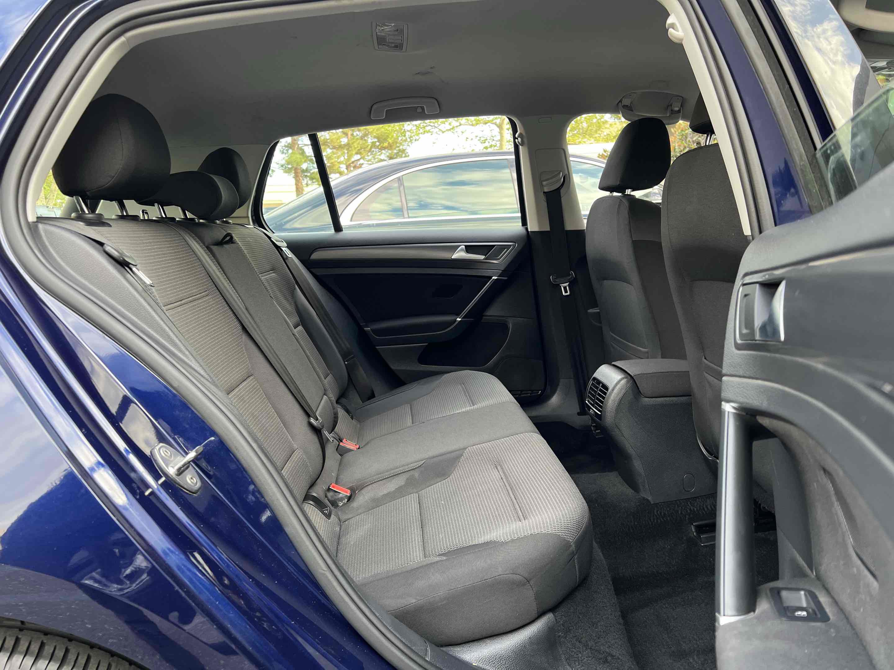 Used 2019 Volkswagen e-Golf SE w/ Driver Assistance Package image 29