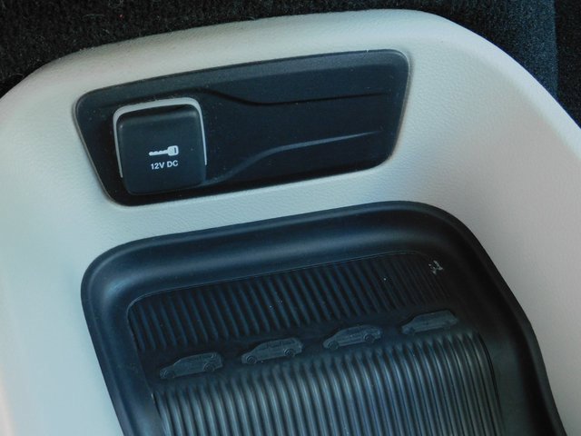 Used 2024 Chrysler Pacifica Select image 31