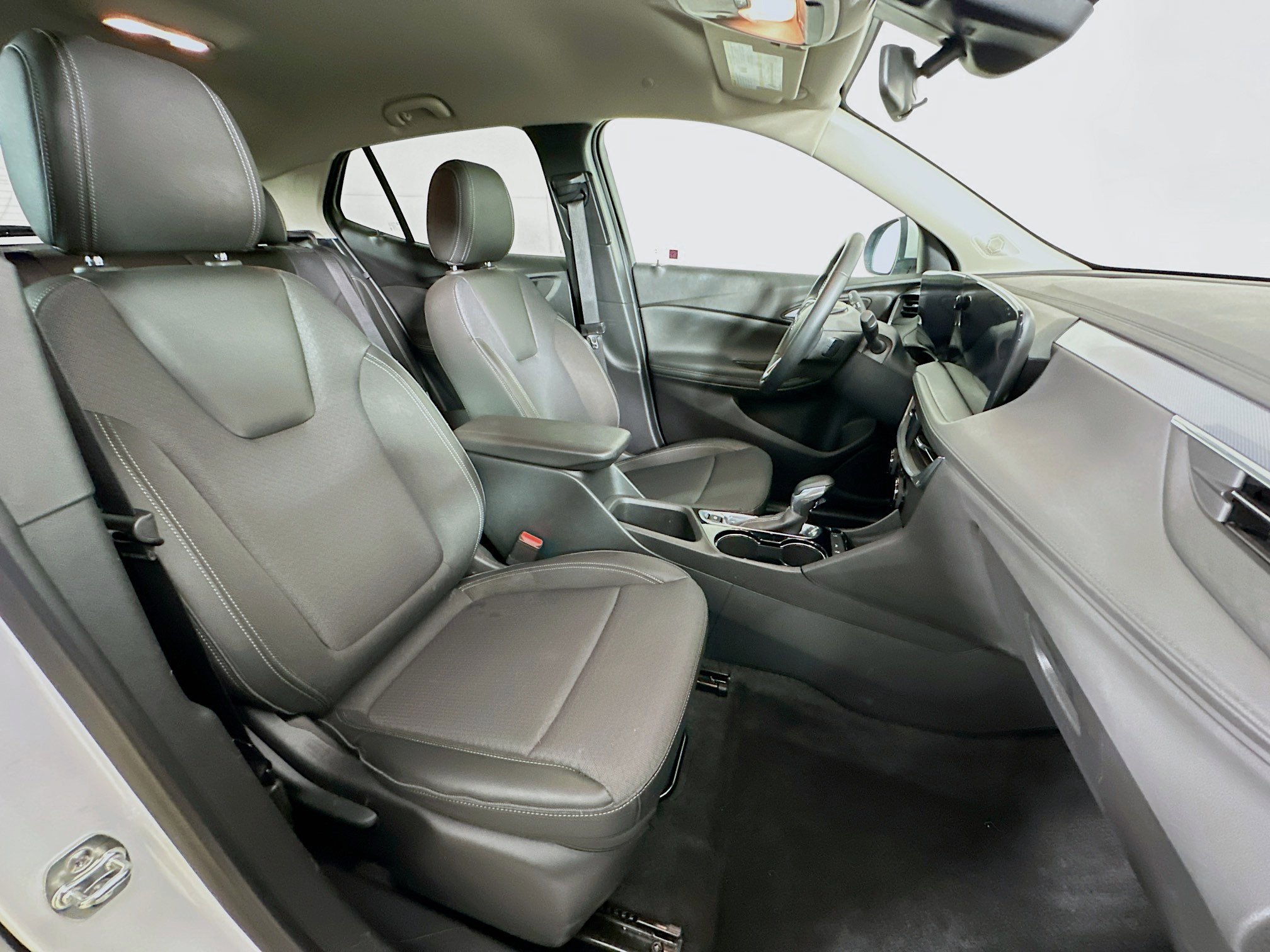 Used 2025 Buick Encore GX Preferred image 29