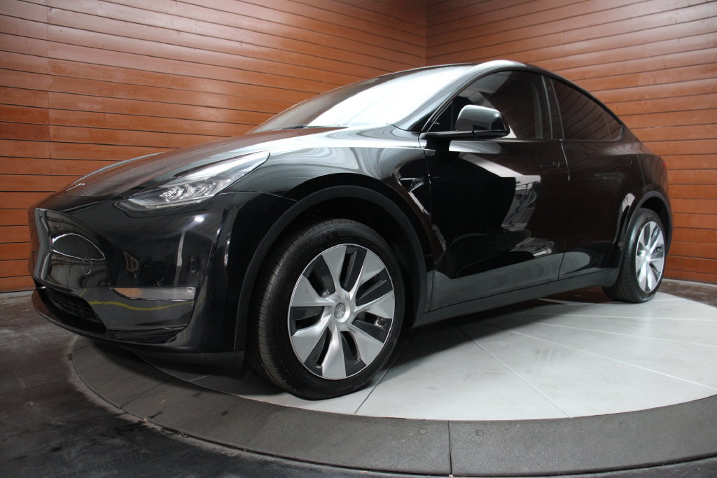 Used 2023 Tesla Model Y Long Range AWD/4WD image 4