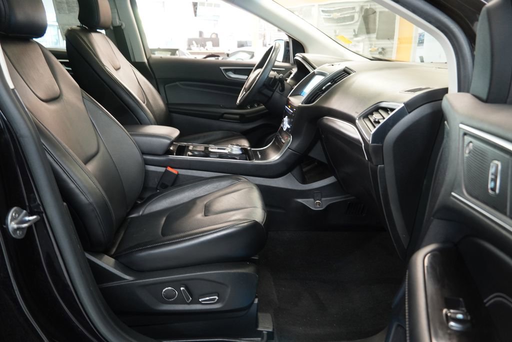 Used 2019 Ford Edge Titanium w/ Cold Weather Package AWD/4WD image 36